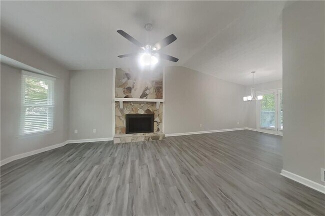 Building Photo - 1842 Jarrett Dr
