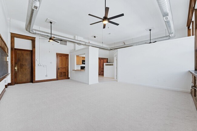 Foto del edificio - 249 N Athenian Ave