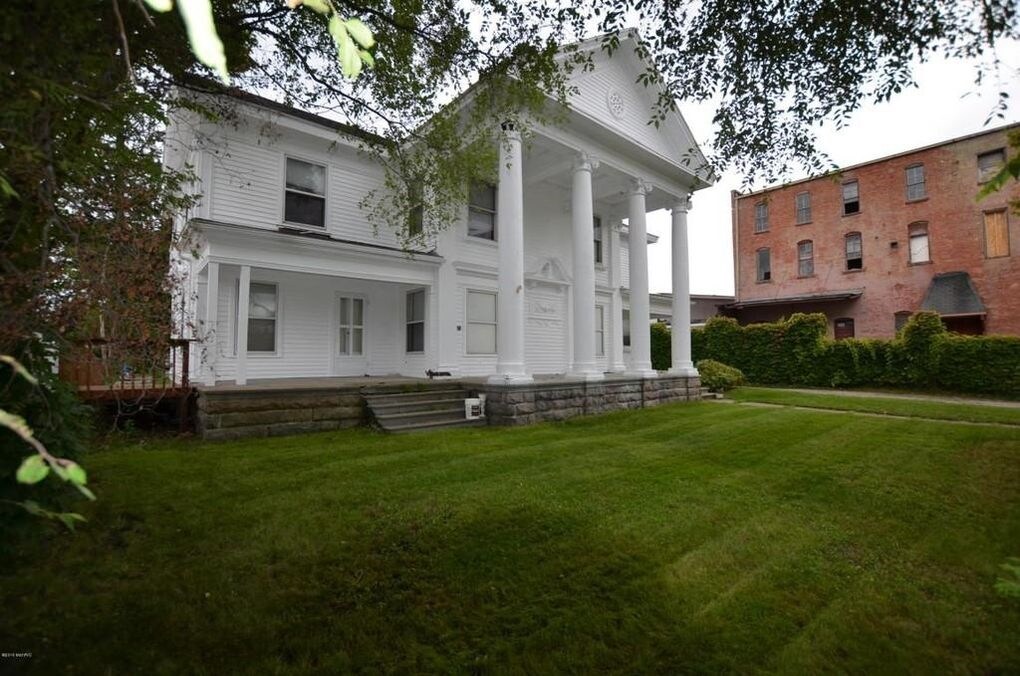 Foto principal - 109 E Washington St
