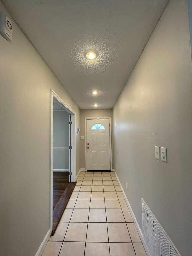 Foto del edificio - 6646 Pinebrook Dr