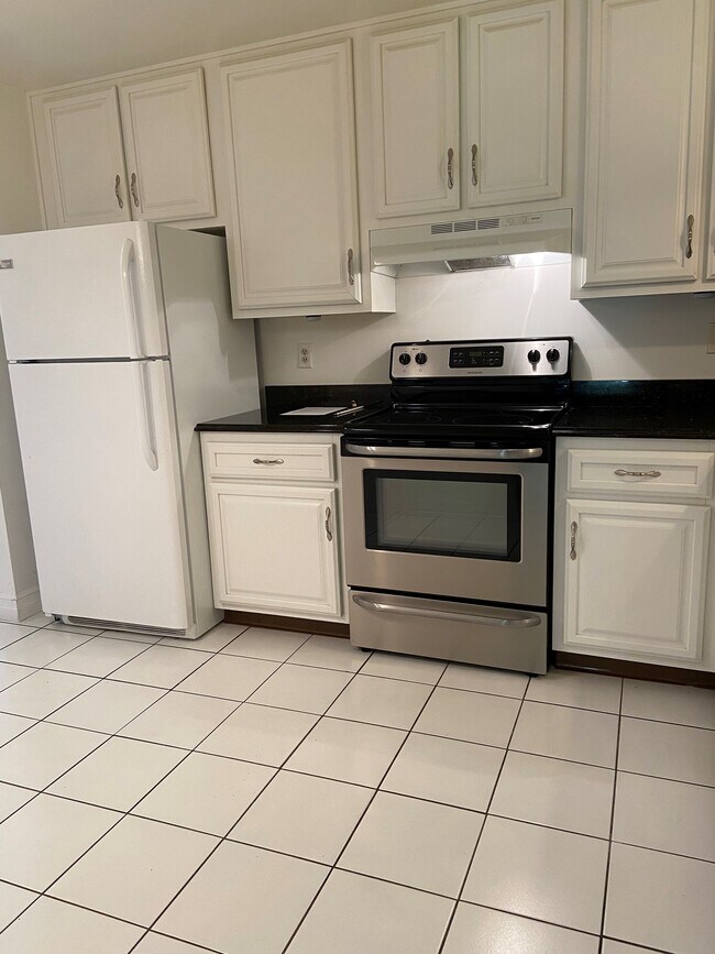 Building Photo - 302 Casa Vita Dr