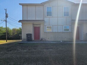 Building Photo - 3702 Hereford Ln
