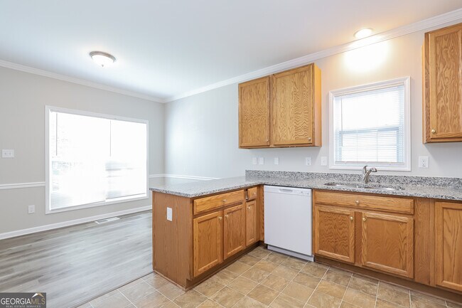 Building Photo - 5330 Mercedes Dr
