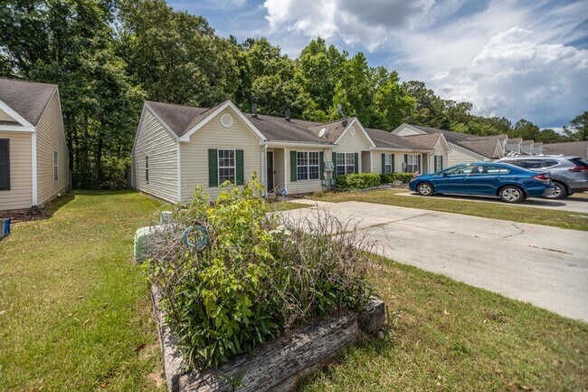 Building Photo - 221 Caldwell Cir