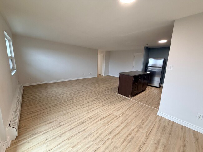 Building Photo - 20 Bradmon Dr