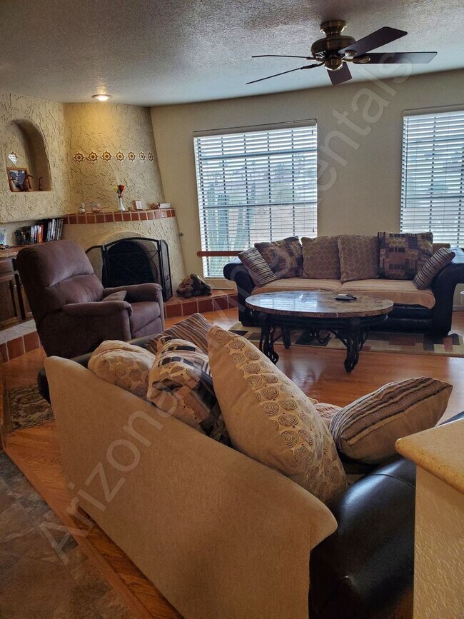 Foto del edificio - FURNISHED WITH POOL JANUARY - MARCH 2026