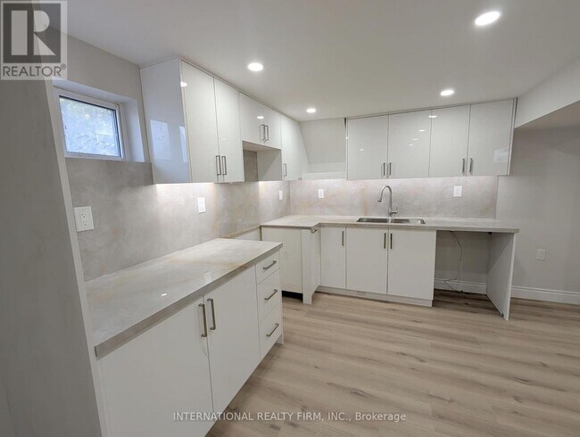 Photo du bâtiment - 198 Cherrywood Dr