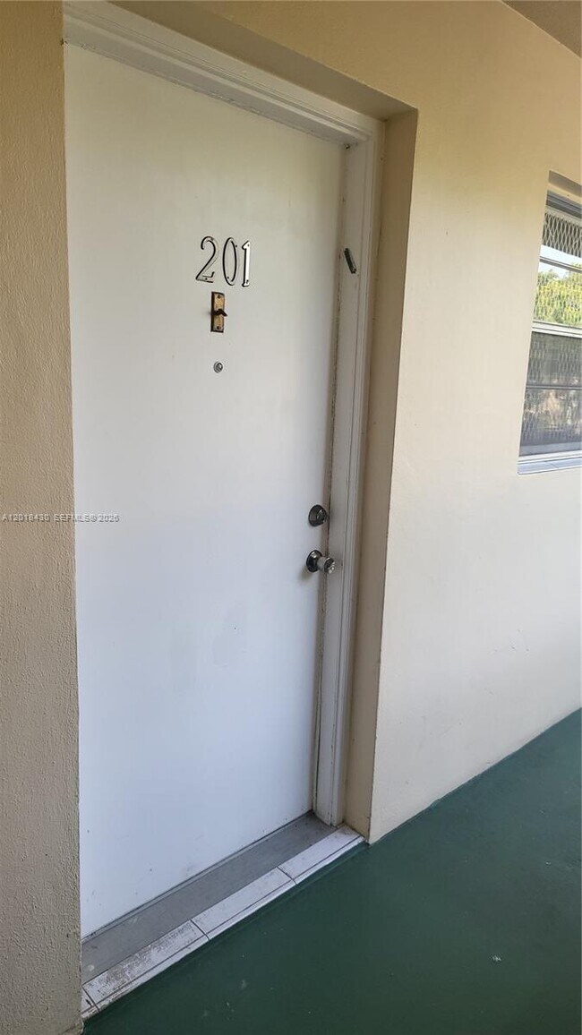 Foto del edificio - 1001 NE 14th Ave