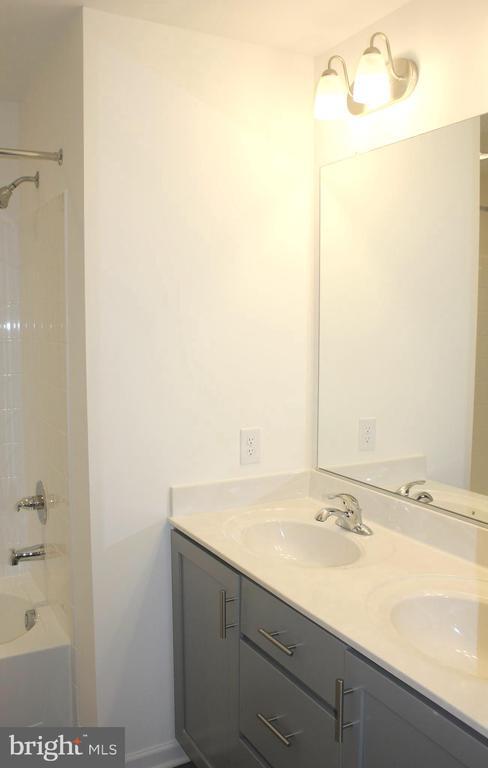 Foto del edificio - 150 Copeley Cir