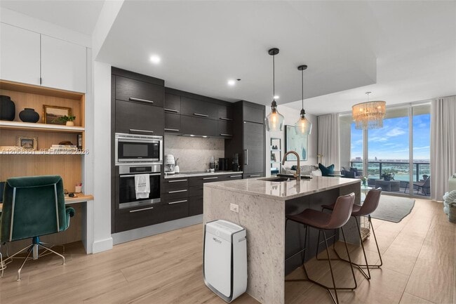 Building Photo - 900 Biscayne Blvd