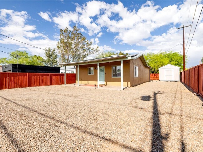 Foto del edificio - 2 Bedroom 2 Bathroom CORNER LOT!! SOLAR PA...