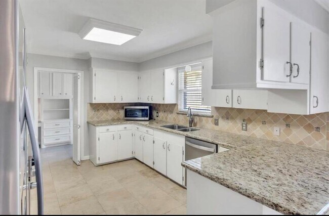 Foto del edificio - 12930 Hansel Ln