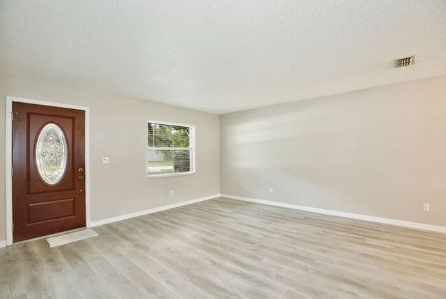 Building Photo - Beautifully Renovated 2-Bedroom Duplex nea...