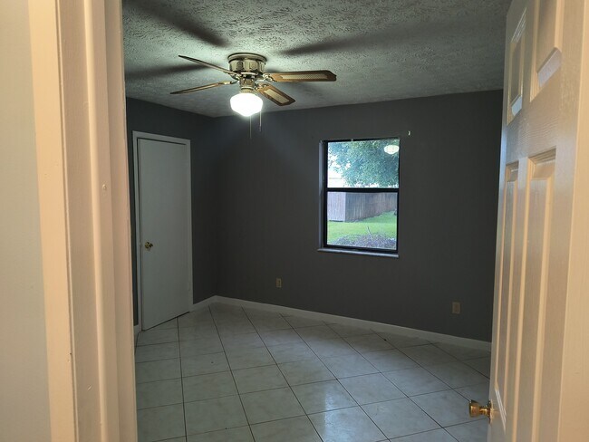 BED ROOM 1 - 5207 Myrtle Dr