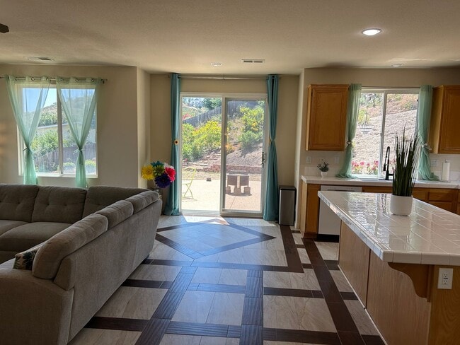 Building Photo - Immaculate 4-Bedroom House with Stunning V...