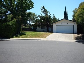 Building Photo - 1820 Baldwin Dr