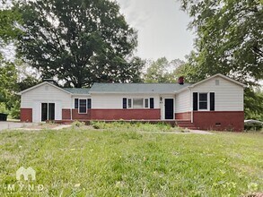 Building Photo - 403 S Beaver St