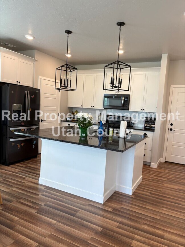Foto del edificio - Lower Price! Wonder Townhome in Saratoga S...