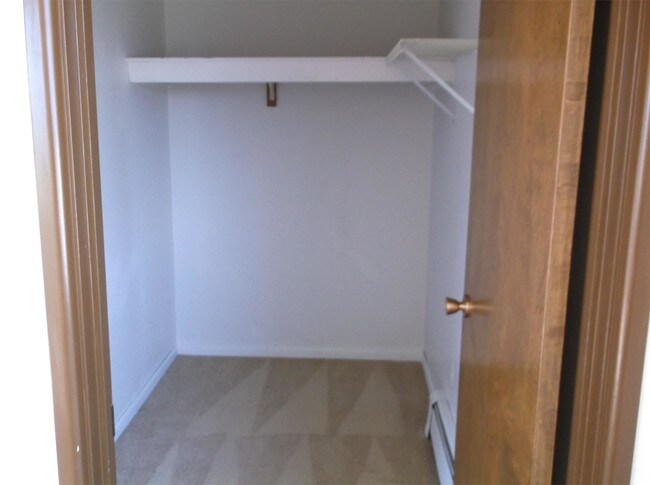 Building Photo - 8 7th St SE