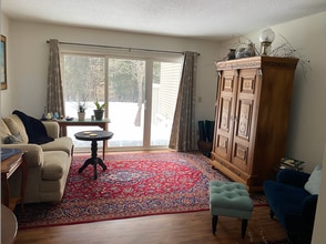 Building Photo - 205 Woodhaven Dr