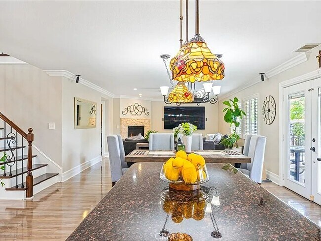 Foto del edificio - Absolutely Stunning home in Eastvale & loc...