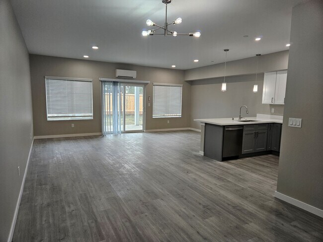 Foto del edificio - 11122 Vickery Ave E