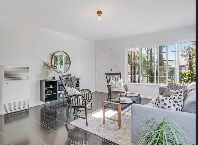Foto del edificio - 1319 E 57th St