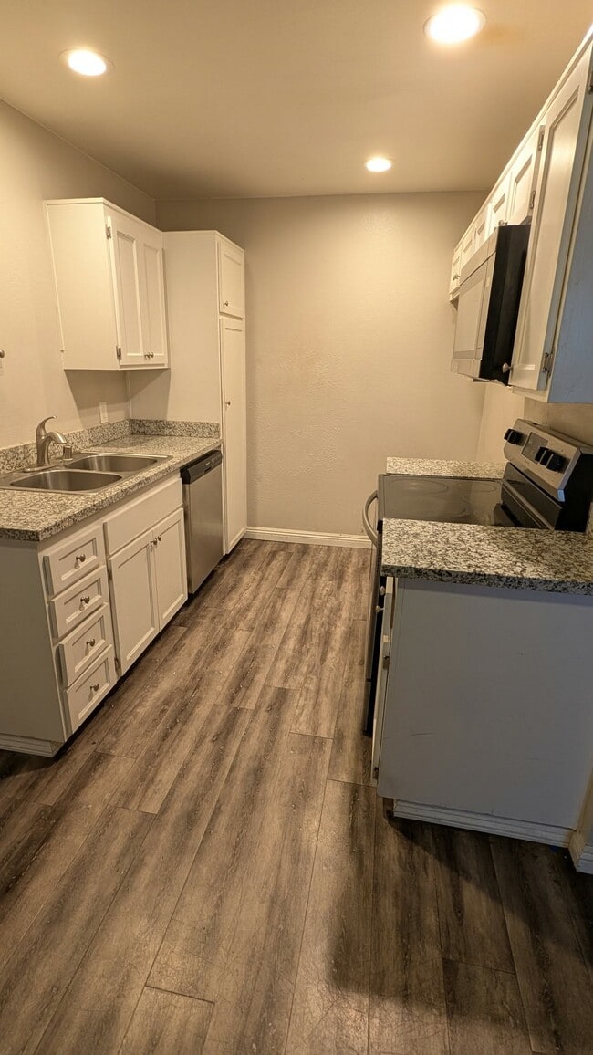 Building Photo - Broadway Apartments