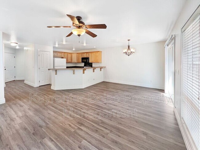 Foto del edificio - 2152 S Dorothy Ave