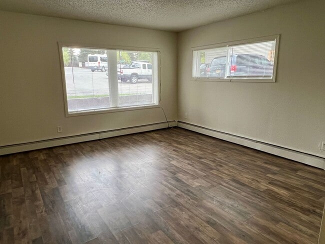 Building Photo - 4006 Iowa Dr