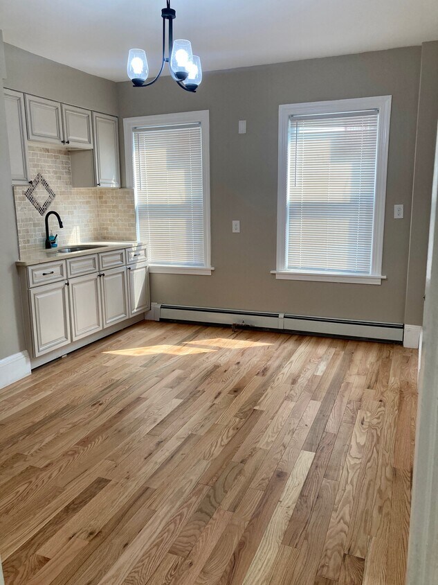 Primary Photo - 71 Ridge St