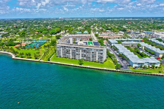 Foto del edificio - 801 Lake Shore Dr