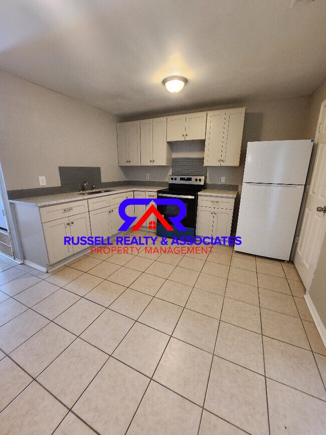 Building Photo - Corner Lot- Fenced In- 2 Story Townhome!