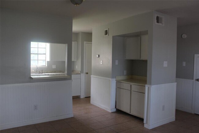 Building Photo - 4111 Lark Ln