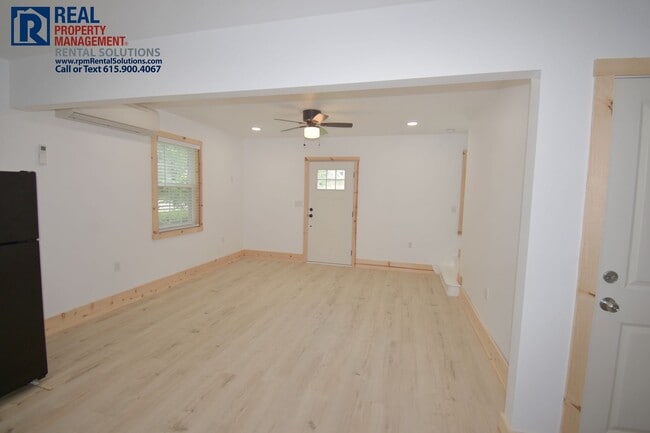 Building Photo - 2BD/1BA duplex-Walk to MTSU! Water & lawnc...