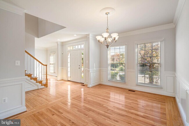 Building Photo - 2038 Madrillon Rd