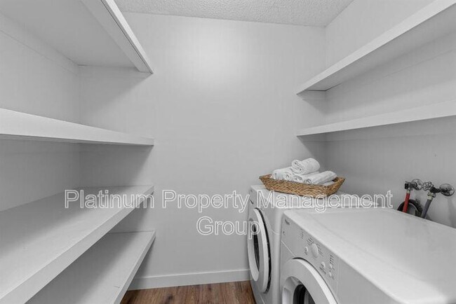 Photo du bâtiment - 6400 Coach Hill Rd SW