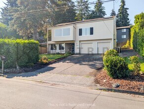 Building Photo - 1480 Hemlock St