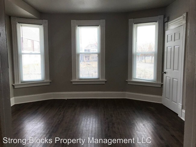 Building Photo - 4 br, 2 bath House - 2922 W WALNUT ST