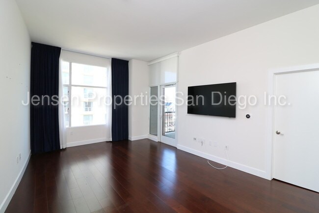 Building Photo - 530 K St