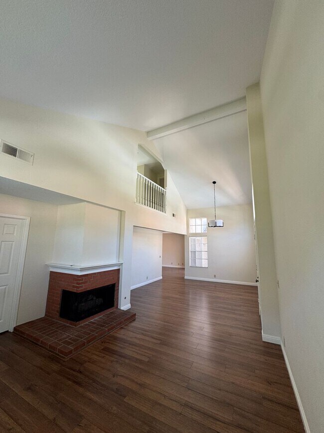 Foto del edificio - 3 Bed, 3 Bath Two-Story Condo - 9 Georgetown.