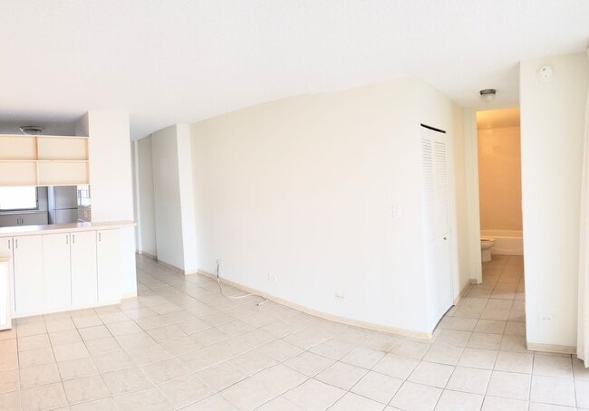 Foto del edificio - Summer Palace, Ala Moana, 1 Bedroom 1 Bathroom 1 Covered Parking Condominium Ocean View