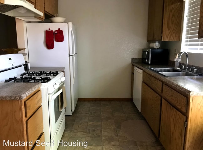 Building Photo - 1701 Dana Dr