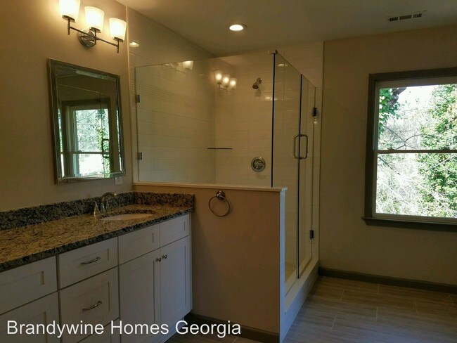 Building Photo - 2483 Sylvan Ter