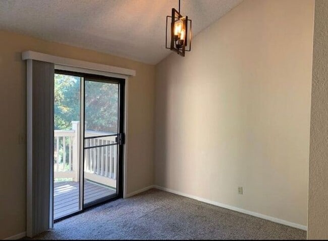 Foto del edificio - 2875 Idlewild Dr
