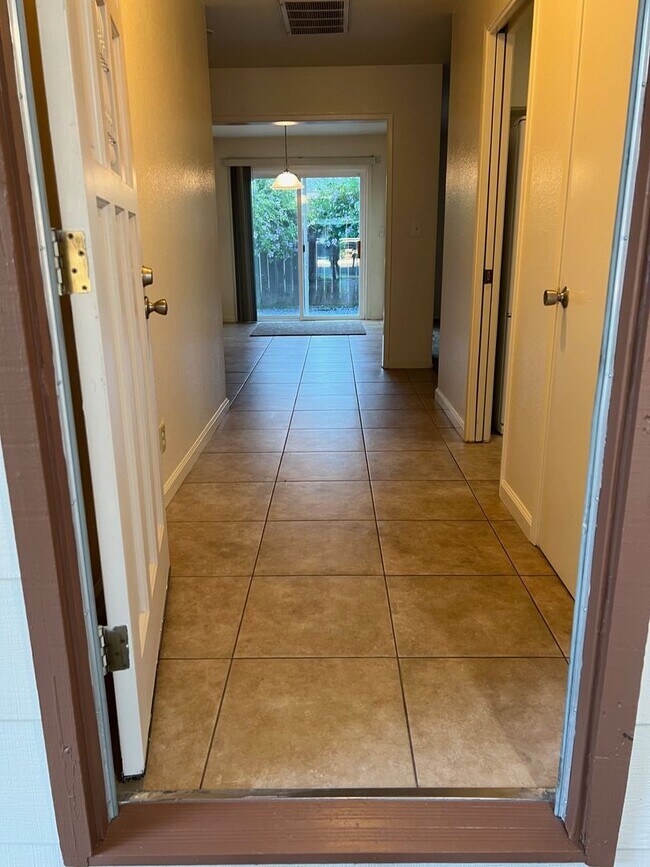 Building Photo - 2409 Riedel Way