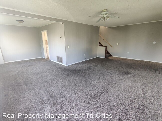 Building Photo - 3 br, 1 bath House - 1450 Thayer Dr