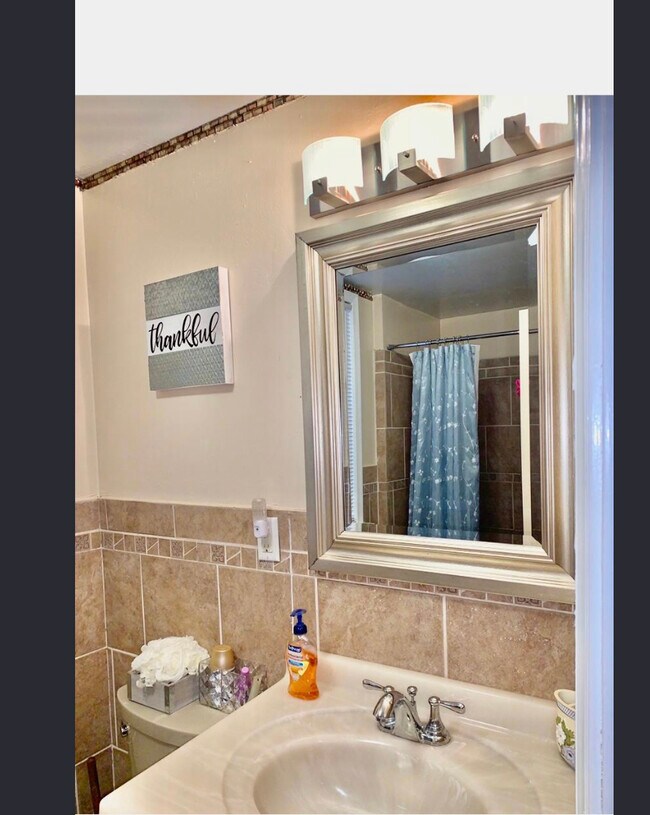 Foto del edificio - 3361 Ridge Ave