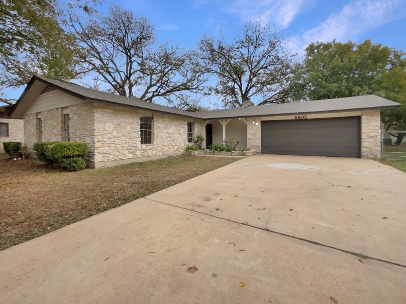 Foto principal - 6805 Crystalbrook Dr