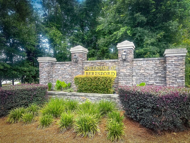 Foto del edificio - 151 Country Oaks Ln